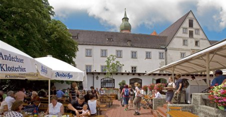 Name:  Kloster Andrechs  10_by_andechs_kloster_biergarten_roland_rossner_3_452x.jpg
Views: 13914
Size:  33.9 KB