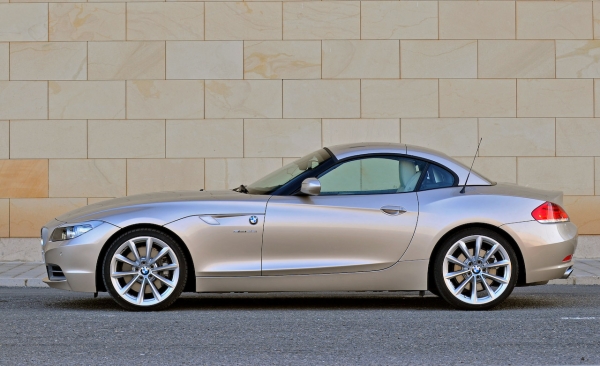 Name:  bmwz4_sdrive35i_09_mfr_59_gallery_image_large.jpg
Views: 712
Size:  162.1 KB