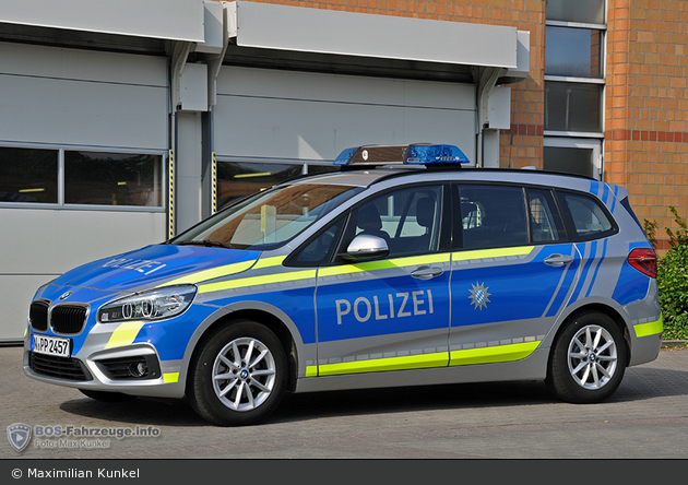 Name:  polizei  399140-large.jpg
Views: 8350
Size:  366.3 KB