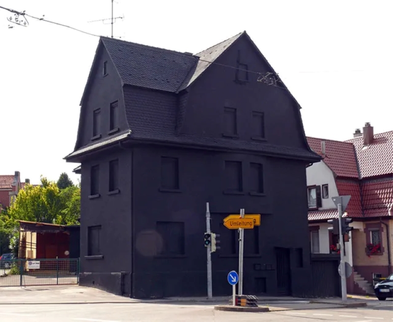Name:  Black house..jpg
Views: 210
Size:  215.5 KB