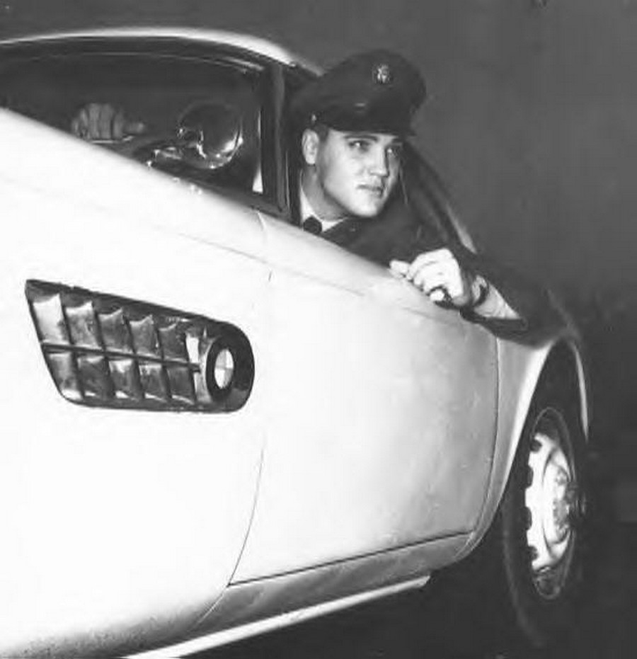 Name:  Elvis in BMW 507 in Bad Nauheim - June 1959.jpg
Views: 20700
Size:  82.9 KB