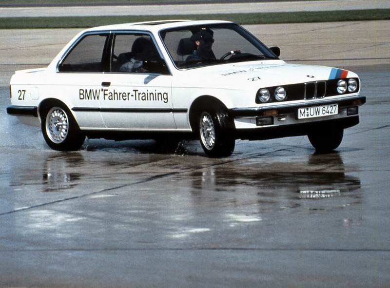 Name:  p90103341_highres_bmw-driving-experien.jpg
Views: 1945
Size:  120.6 KB